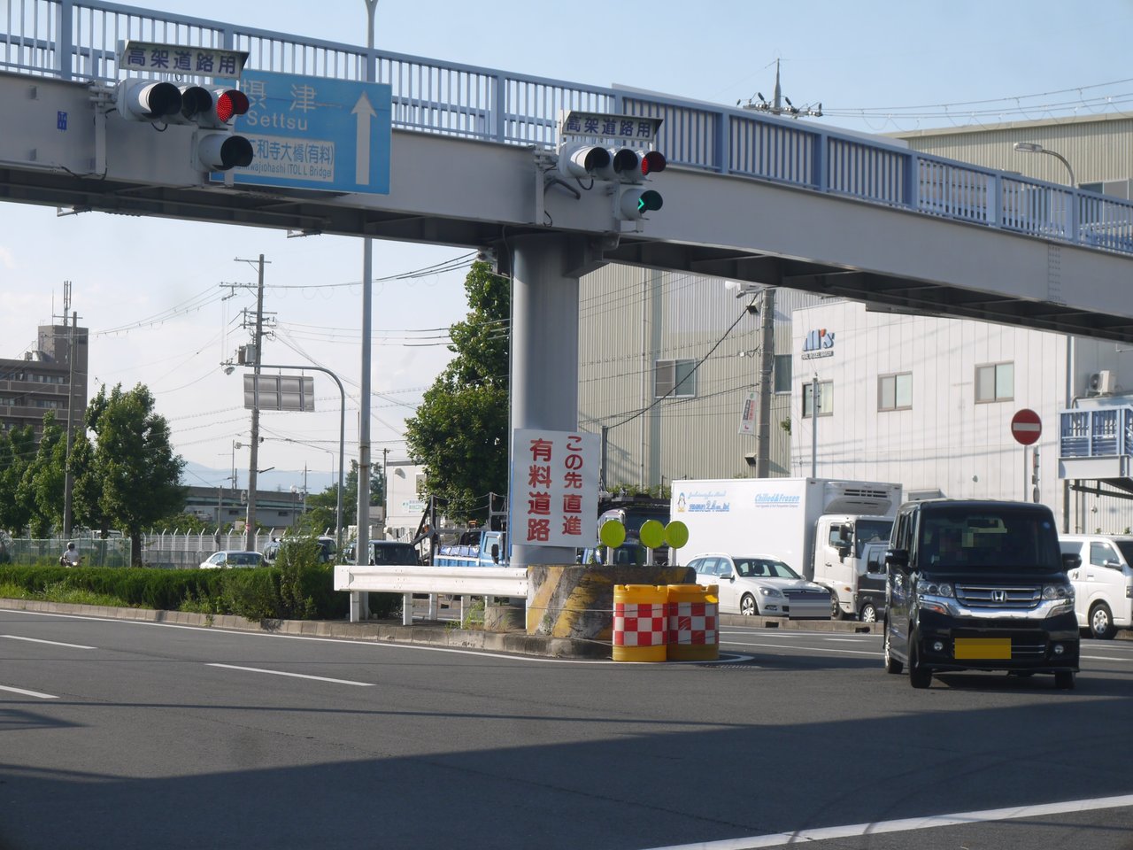 仁和寺点野交差点に「この先直進 有料道路」の看板が新設されてる！