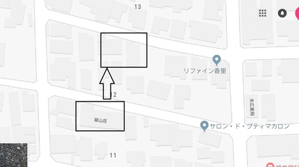 大きな屋根が%E3%80%80%E3%80%80離れたお宅の屋根の上まで飛んだ