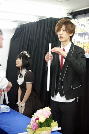 悠木碧と早見沙織のラジオ番組がスタート そして悠木碧のチャリティーオークションでは衣装が40万超え Anigesh アニゲッシュ 悠木碧と早見沙織のラジオ番組がスタート そして悠木碧のチャリティーオークションでは衣装が40万超え Anigesh アニゲッシュ