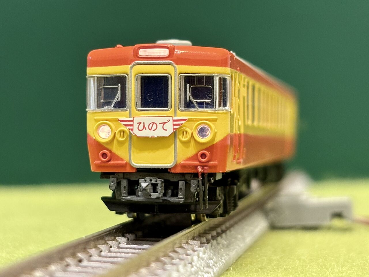 KATOの「165系（旧製品）」と、マイクロエースの「155系」を並べてみ