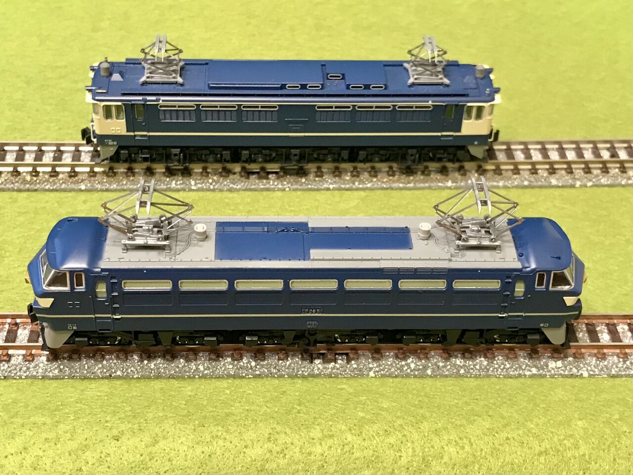 トミックスの「EF66形」と KATOの「EF65-1000形」を並べてみまし
