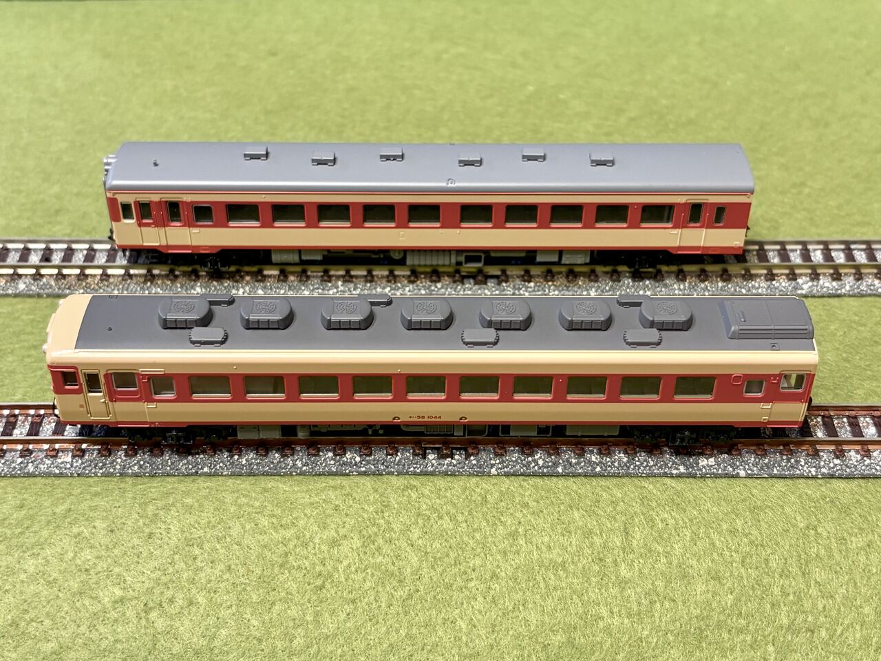 KATO「キハ58形（旧製品）」とトミックス「キハ55形」を並べてみました