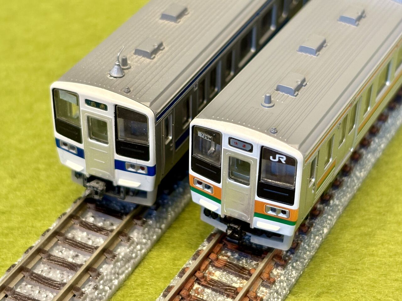 トミックスの「211系」と「415系1500番台」を並べてみました