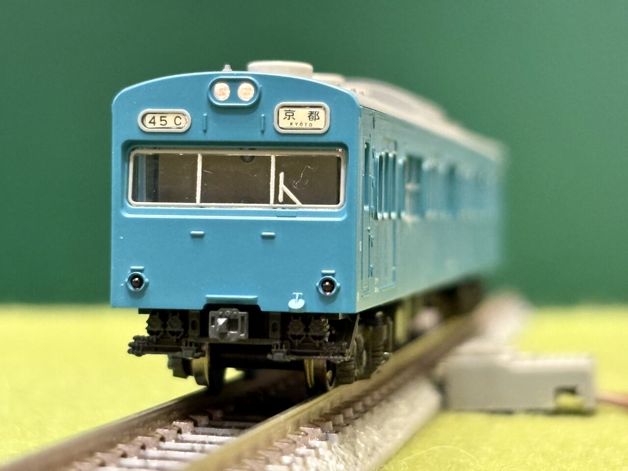 KATOの「103系」とマイクロエースの「201系」を並べてみました