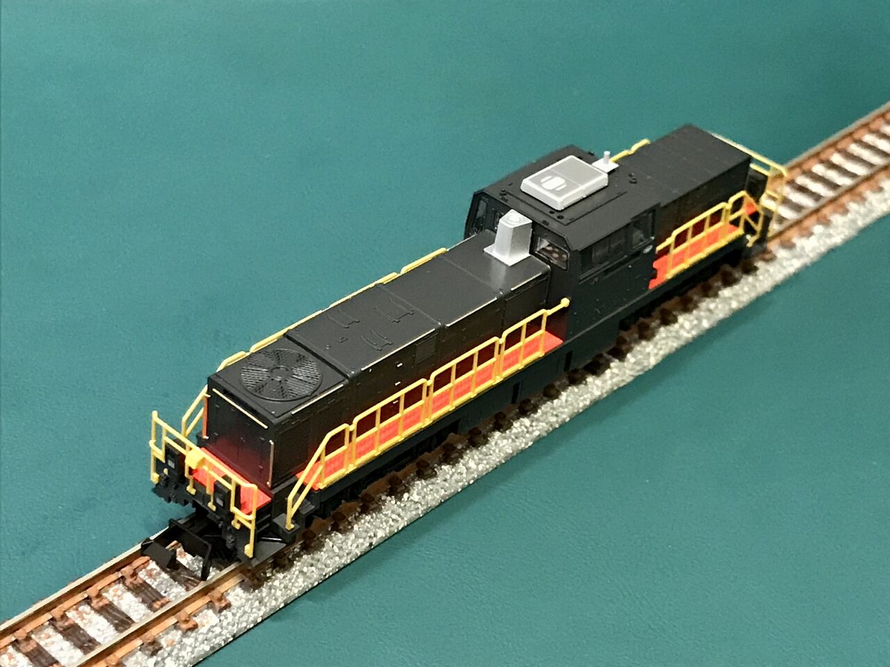 新規入線車両（トミックス DD200-700形 ディーゼル機関車）。 : エヌゲ