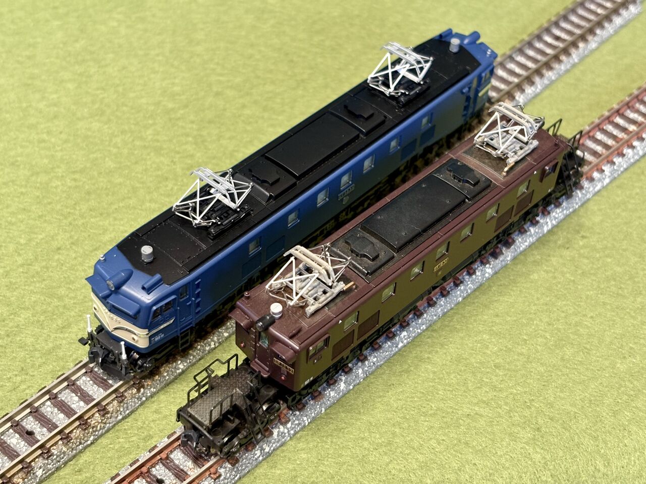 KATOの「EF58形」と、マイクロエースの「EF18形」を並べてみました