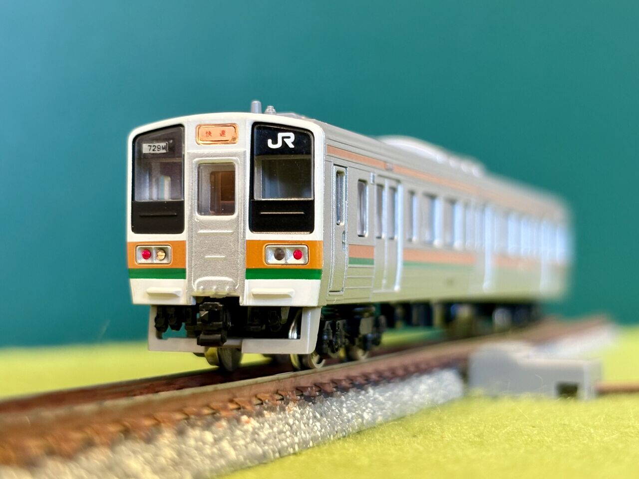 トミックスの「211系」と「415系1500番台」を並べてみました
