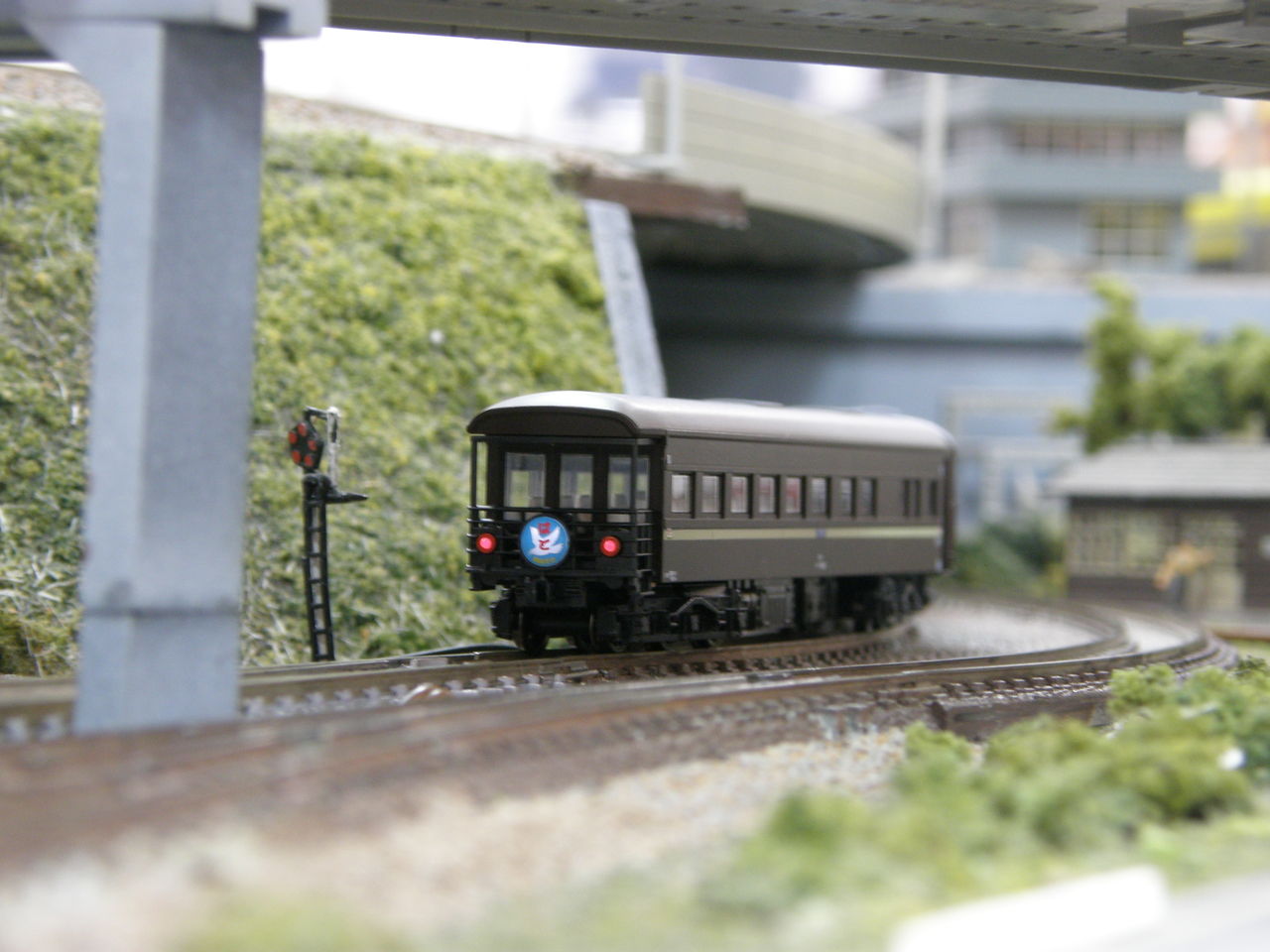 KATO京都駅店企画製品 マイテ58-1（茶）の入線 - 入線車両