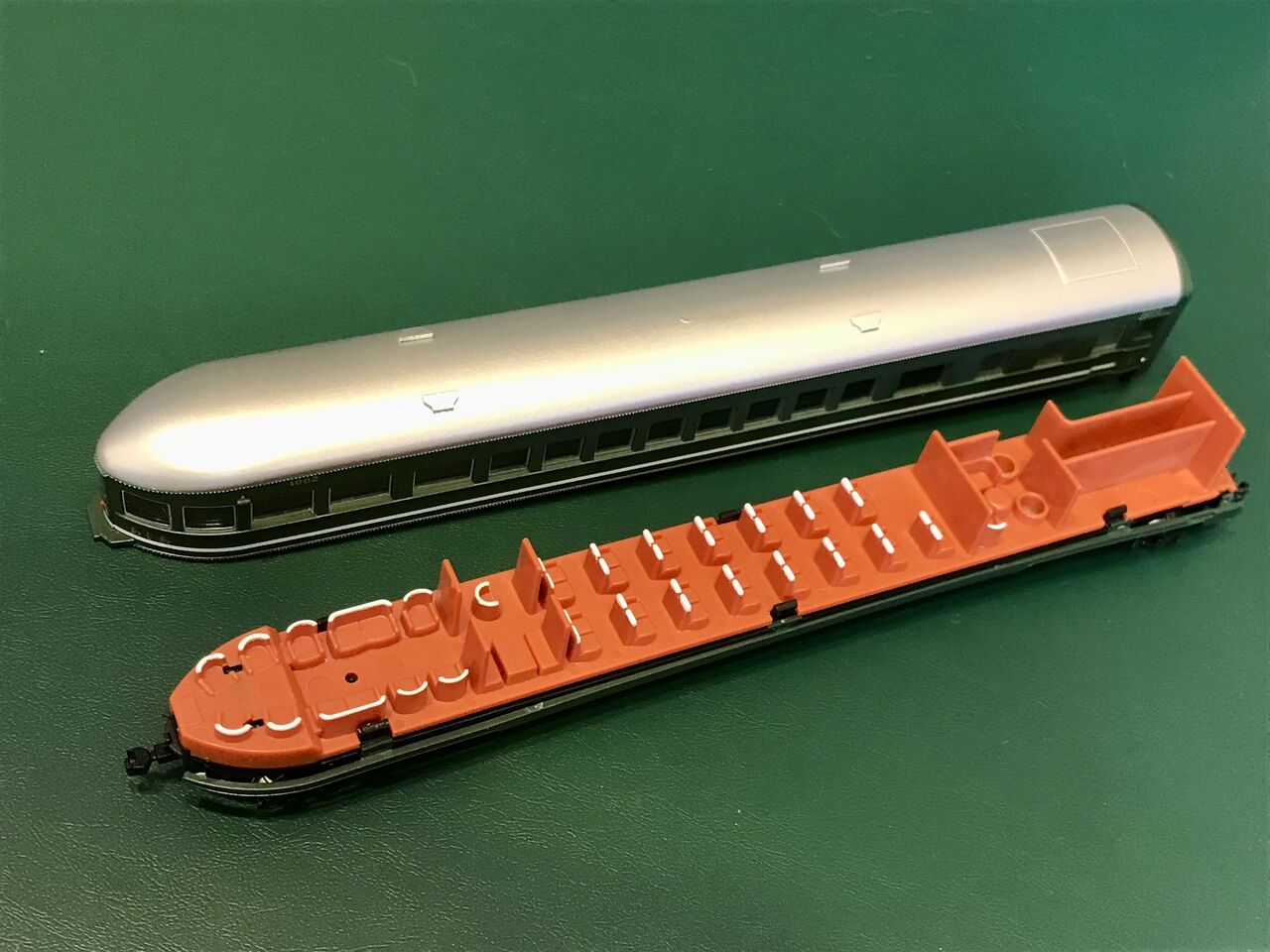 マイクロエース「テンイ8（あじあ号）」のテールライト点灯化に挑み