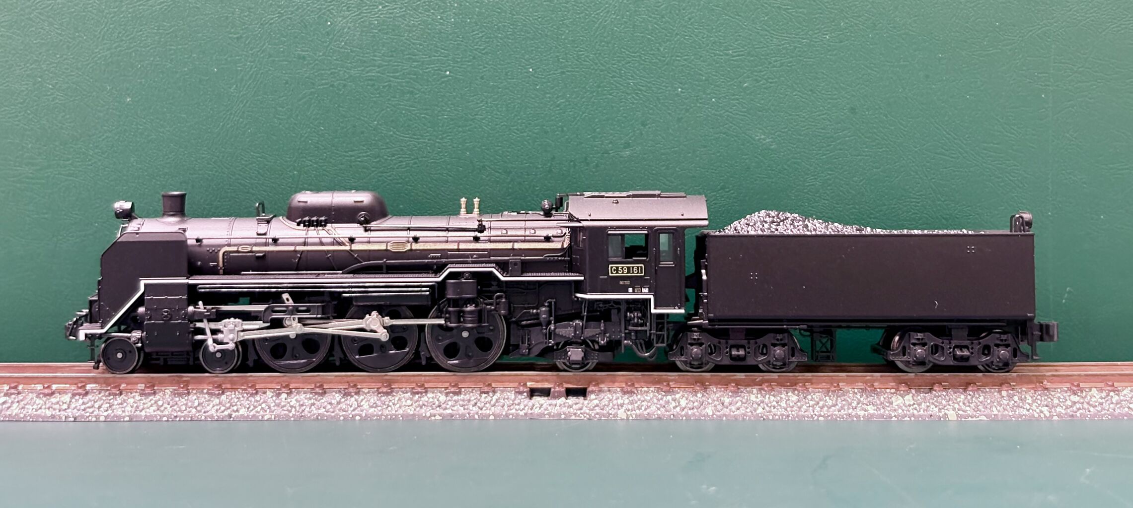 KATOの「C57 1次形」と「C59 戦後形」を並べてみました。 : エヌゲ道