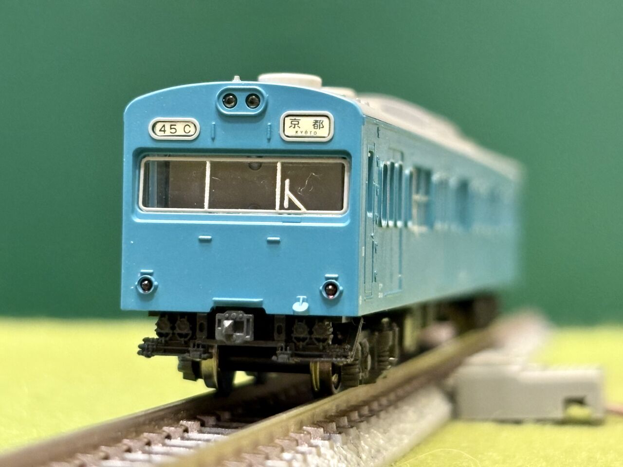 KATOの「103系」とマイクロエースの「201系」を並べてみました