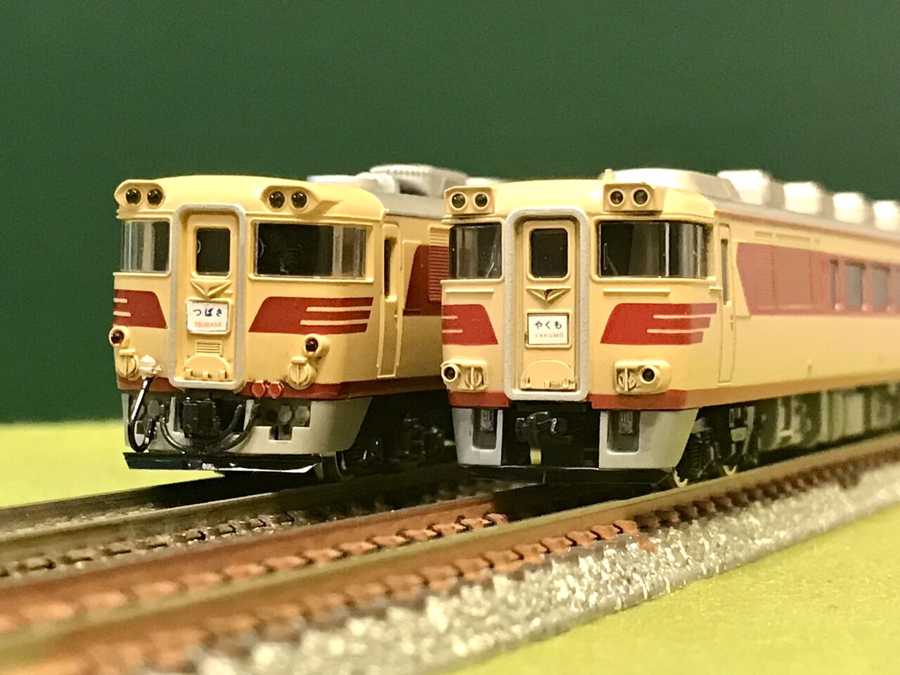 KATO10-550キハ82系+10-836キハ181系+10-379 80系 KATOの「キハ82系」とトミックスの「キハ181系」(初代製品)を