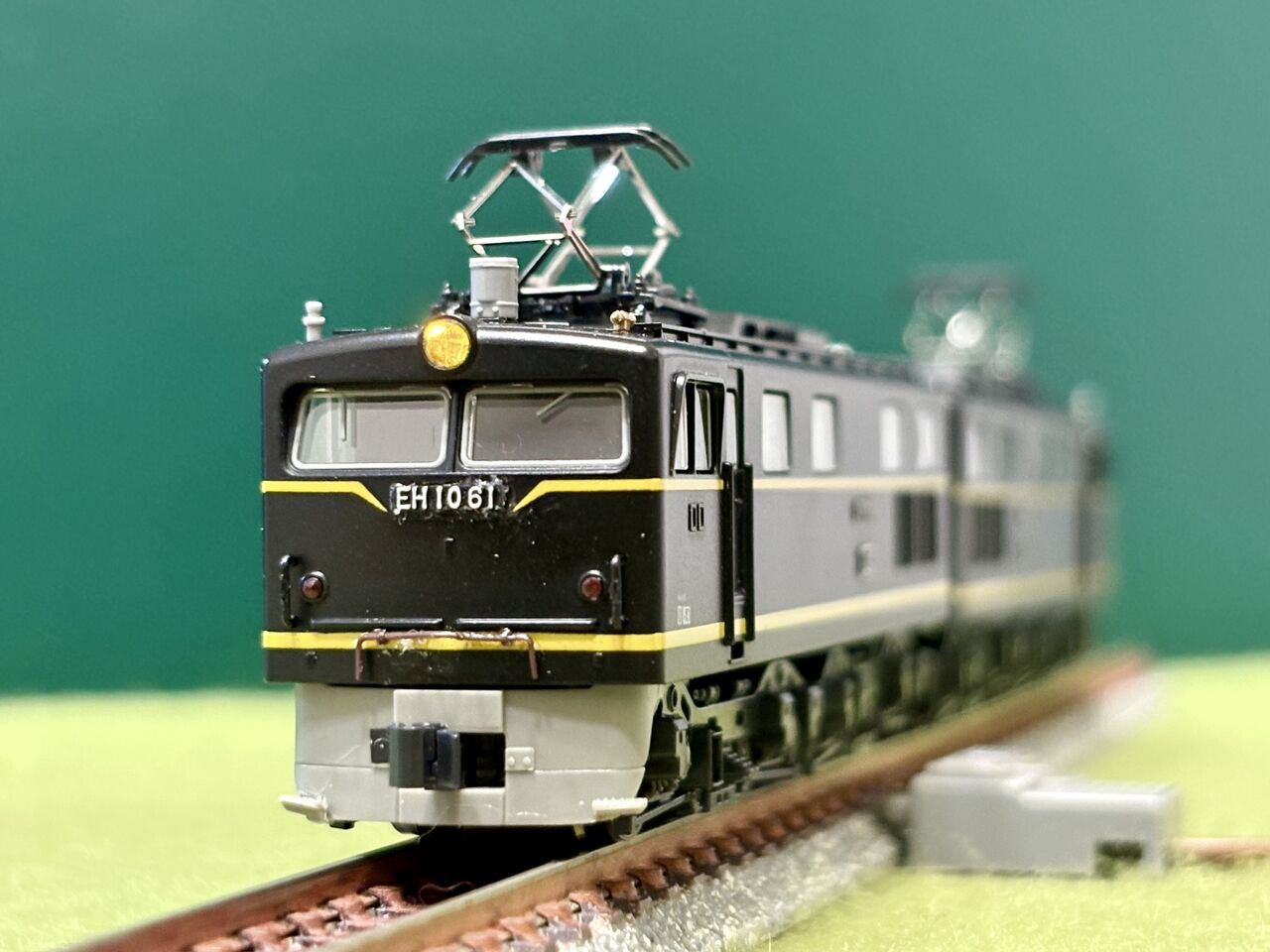 KATOの「EH10形」と、マイクロエースの「DD50形」を並べてみました