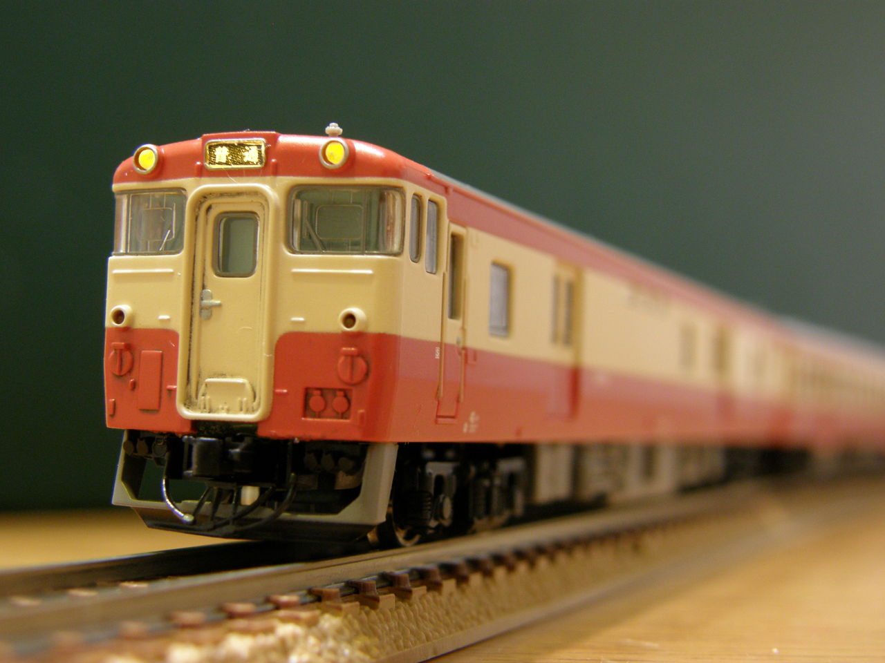 KATO鉄道模型オンラインショッピング キユニ28 首都圏色: □現在