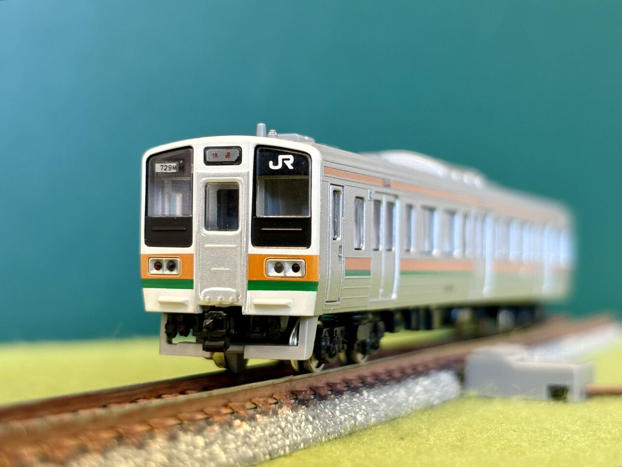 トミックスの「211系」と「415系1500番台」を並べてみました