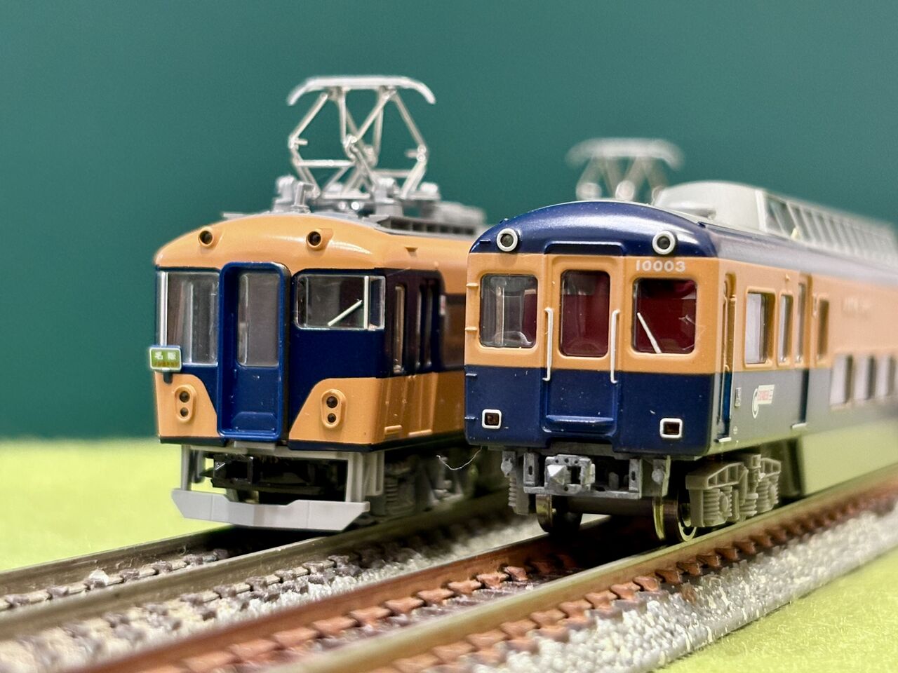 マイクロエースとKATOの「近鉄ビスタカー」を並べてみました