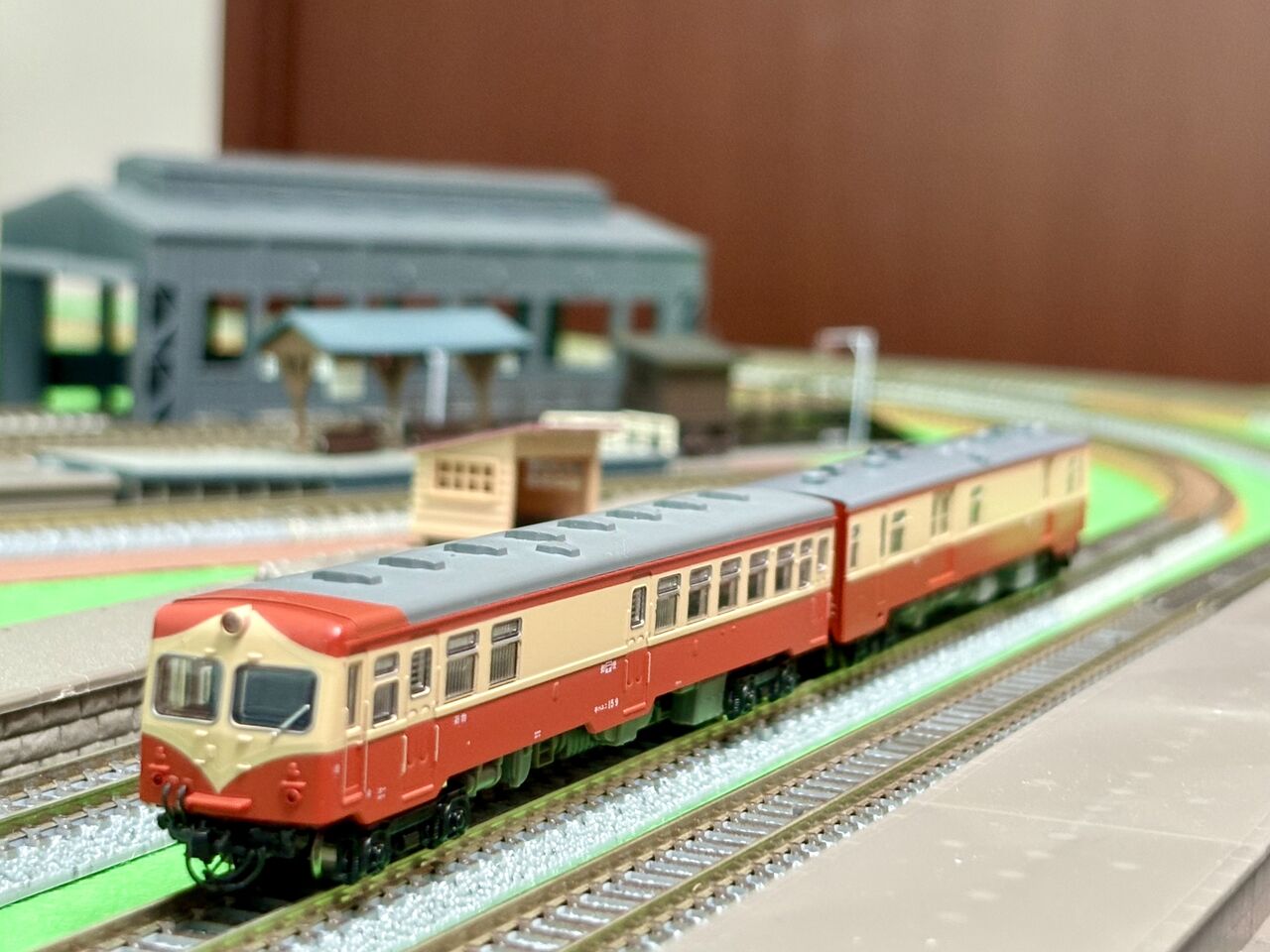 鉄コレ「キハユニ15形」とトミックス「キユニ17形」を並べてみました