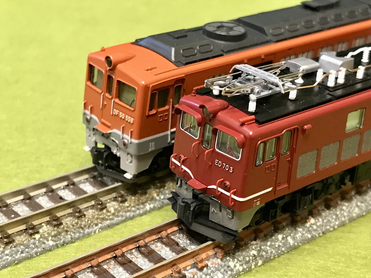 トミックスの「DF50形」と KATOの「ED70形」を並べてみました