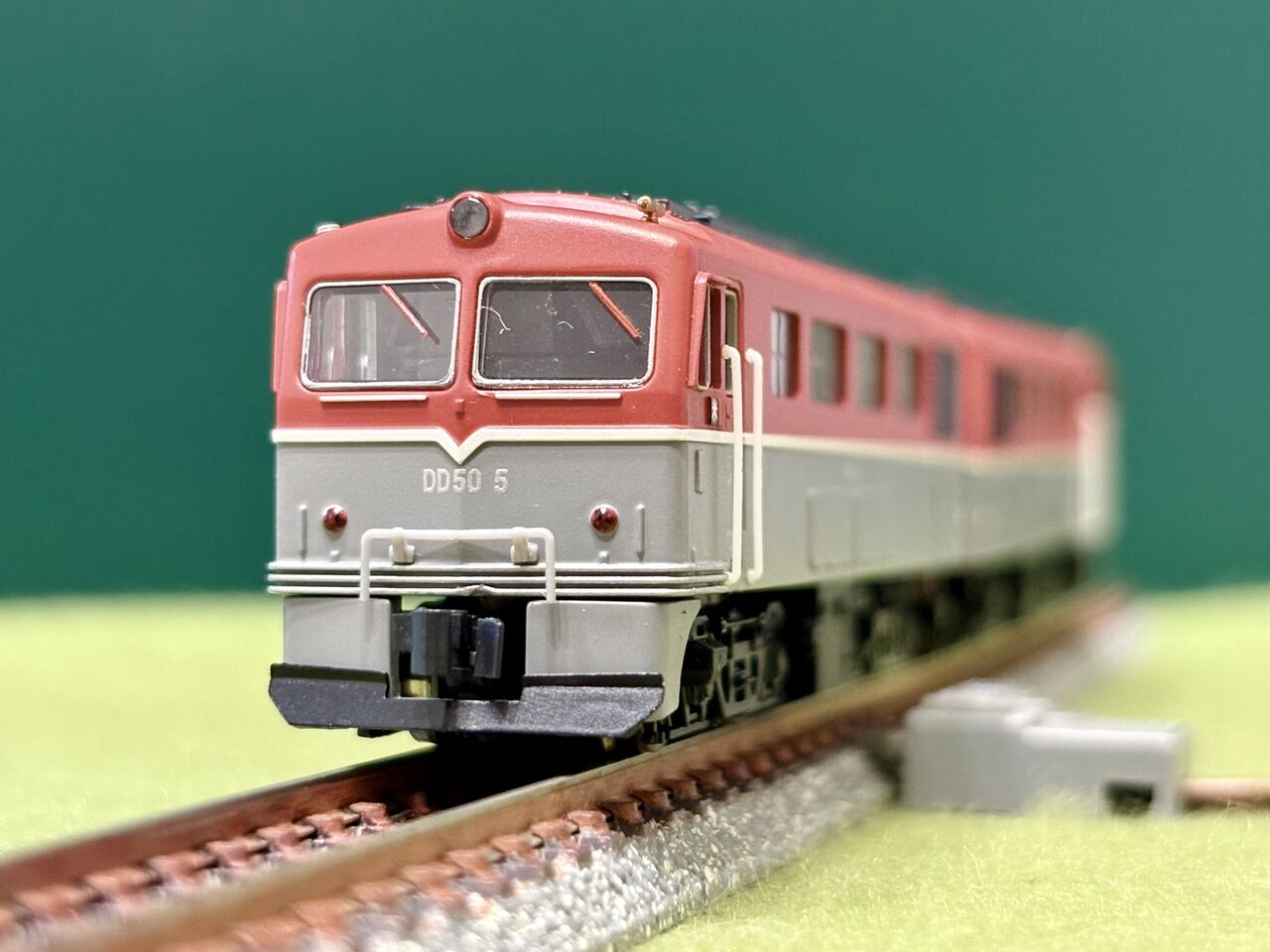 KATOの「EH10形」と、マイクロエースの「DD50形」を並べてみました