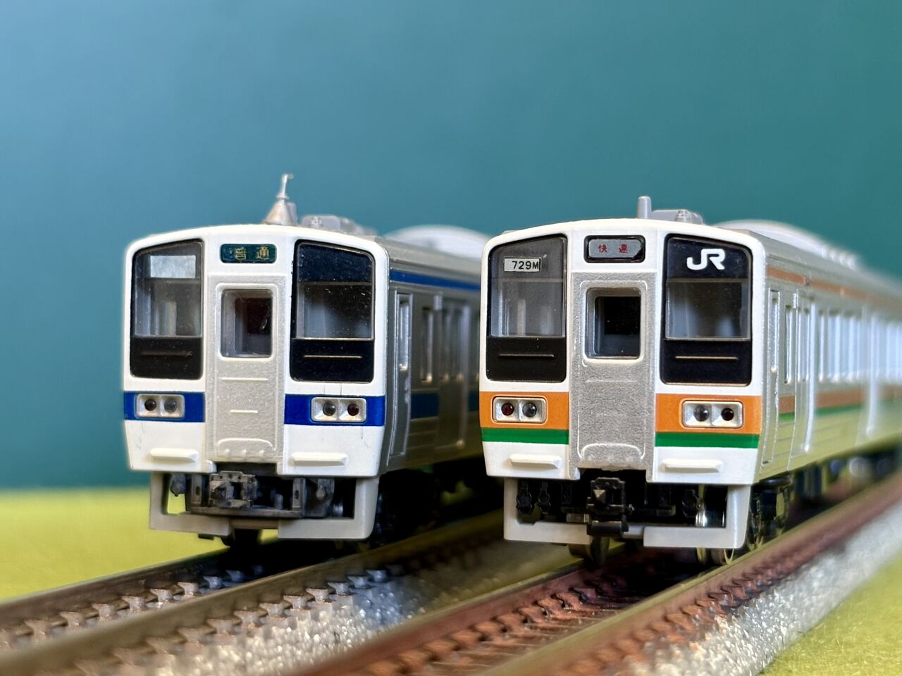 トミックスの「211系」と「415系1500番台」を並べてみました