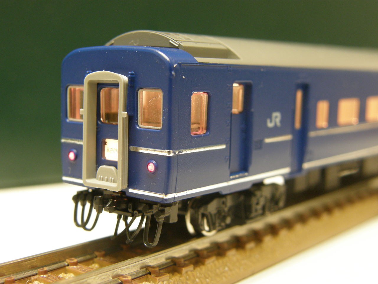 KATO 「旧製品のオハネフ25形に、トミックスのダミーカプラーを