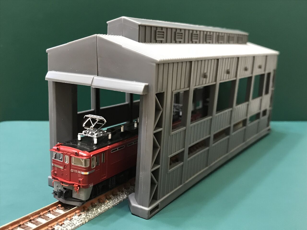 ダイソー・プチ電車の「車庫」を買ってみました。 : エヌゲ道