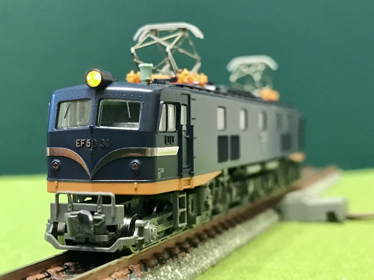 KATOのEF58試験塗装機EF58-16と18号機から 改造品 KATO 3021-