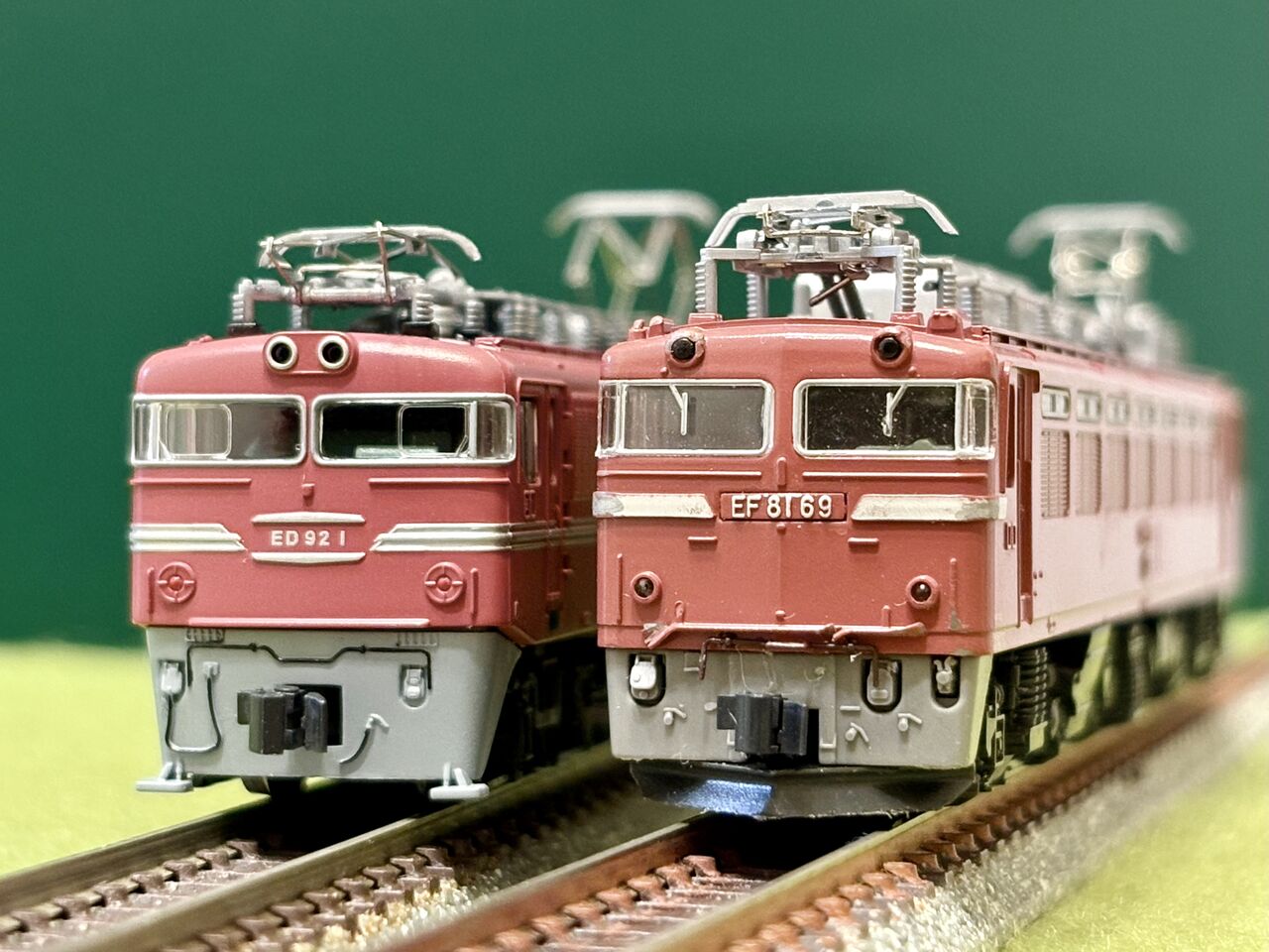 マイクロエースの「ED92形」と、KATOの「EF81形」を並べてみました