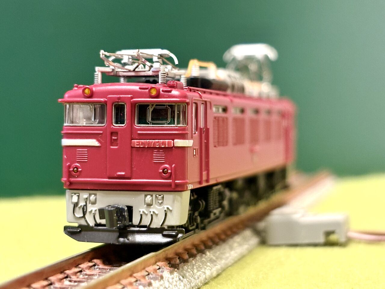 トミックスの「ED75形」とマイクロエースの「ED77-901」を並べてみまし