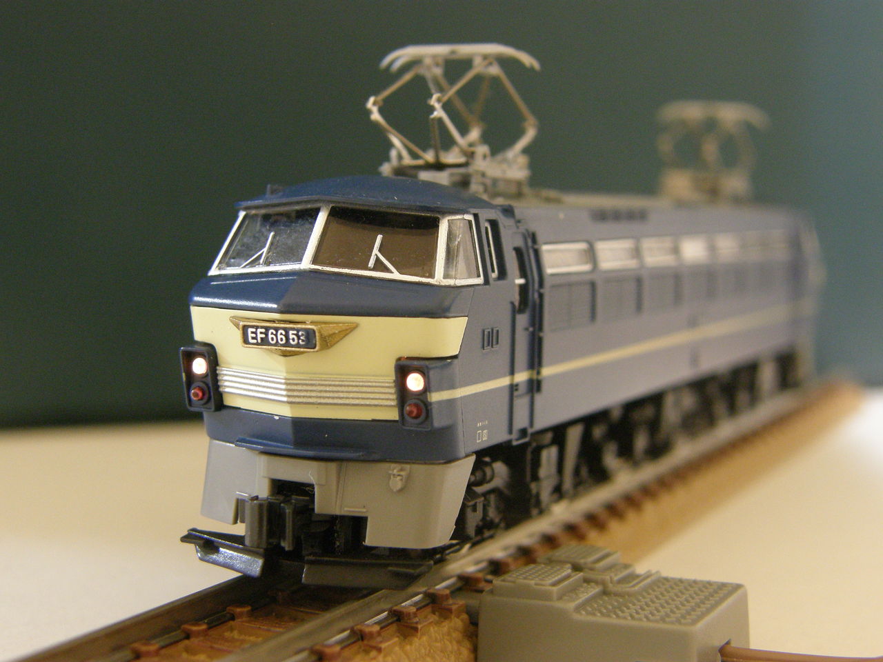トミックス 「EF66形」のカプラーを、ナックルカプラーに交換する