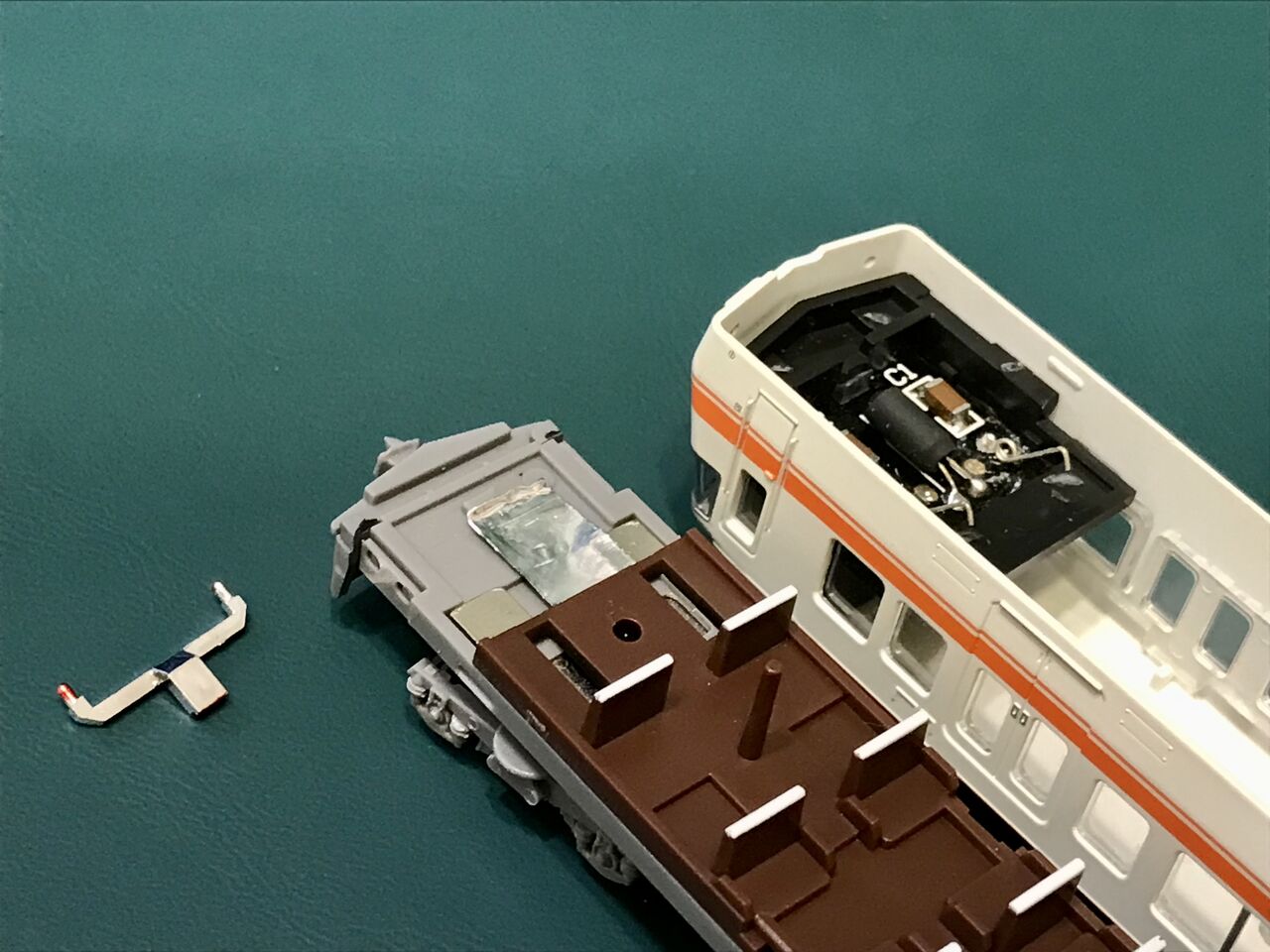 マイクロエース「117系・東海色」に、ヘッドマークシールを貼っ