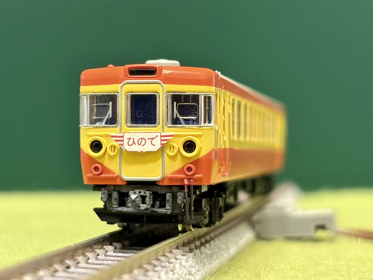 KATOの「165系（旧製品）」と、マイクロエースの「155系」を並べてみ