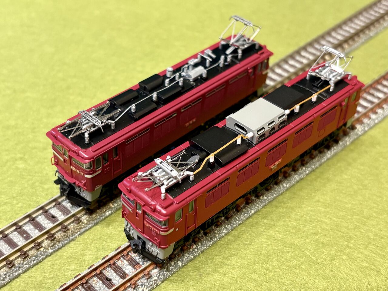 トミックスの「ED75形」とマイクロエースの「ED77-901」を並べてみまし