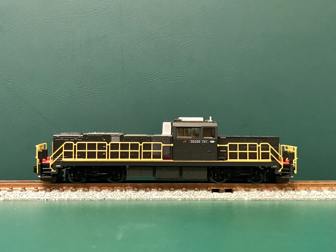 トミックス「DD200-700形 ディーゼル機関車」の入線整備。 : エヌゲ道