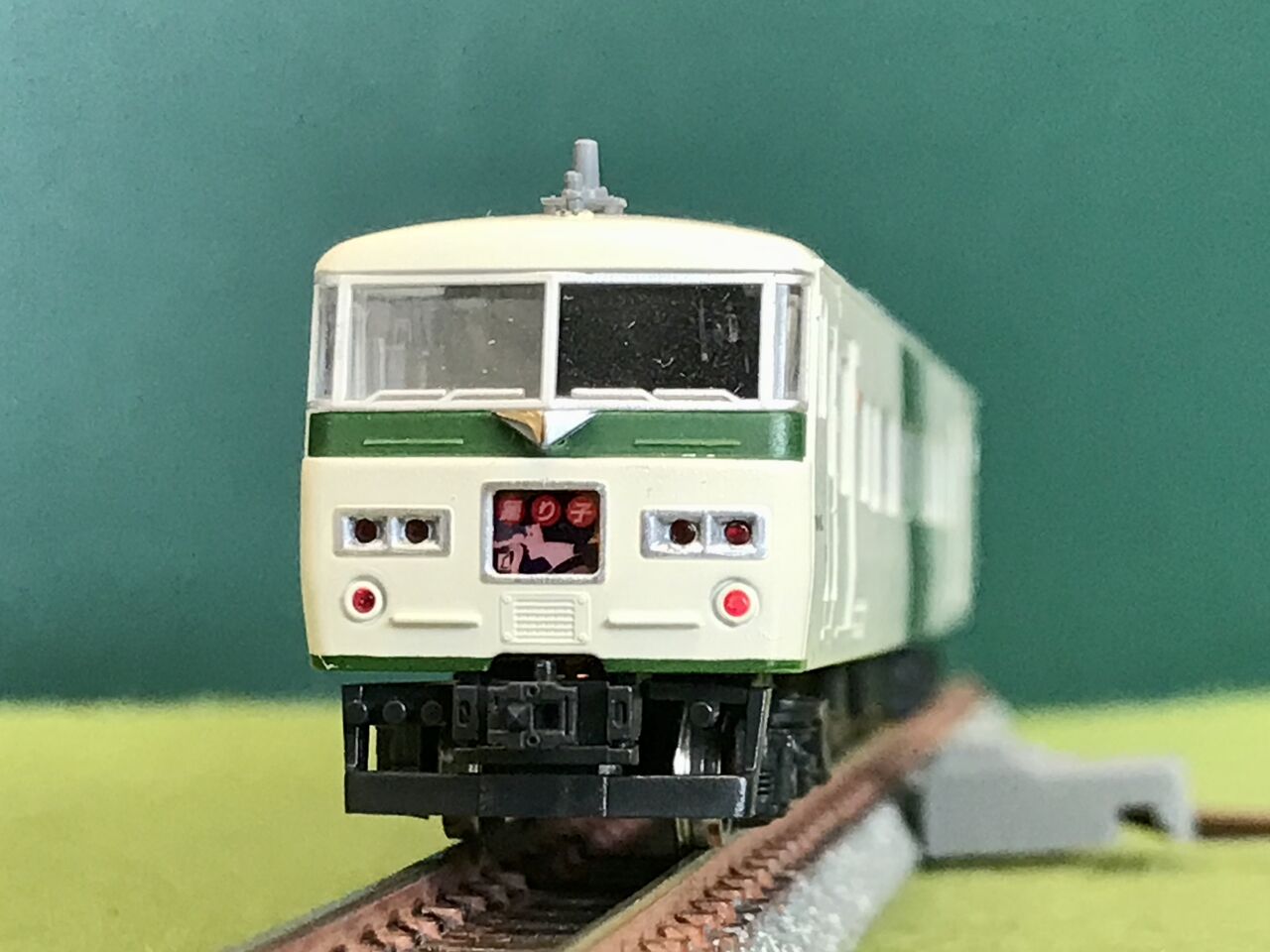 KATOの「185系・旧製品」と、マイクロエースの「117系」を並べてみまし