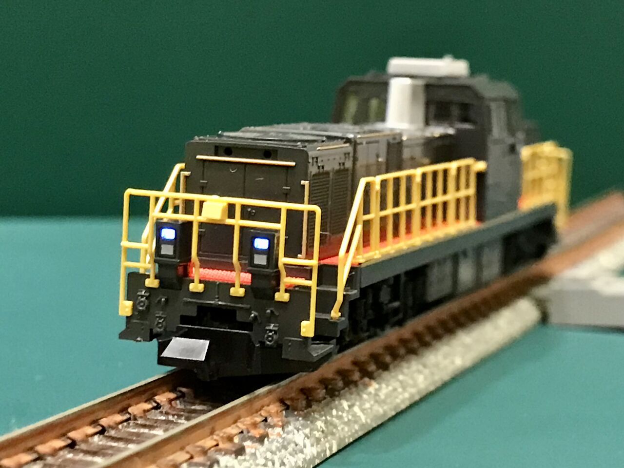 トミックス「DD200-700形 ディーゼル機関車」の入線整備。 : エヌゲ道