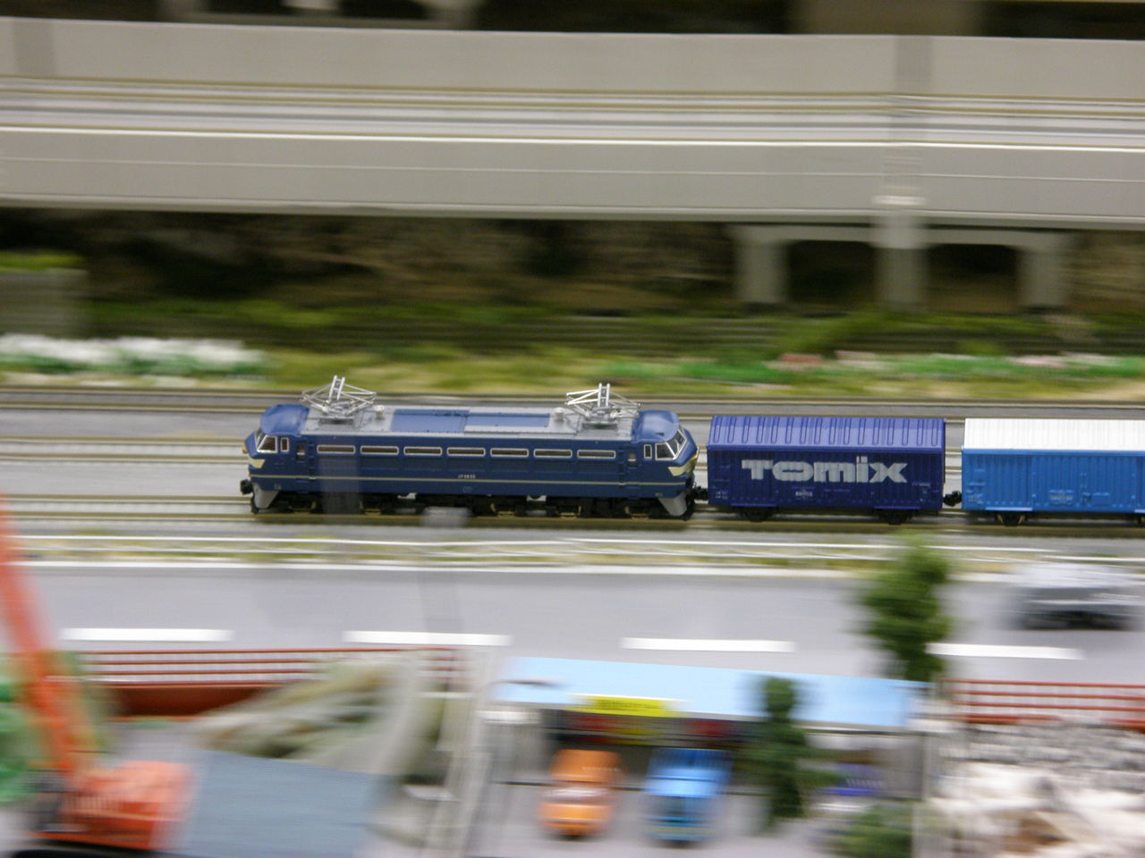 トミックスの「EF66形」と KATOの「EF65-1000形」を並べてみました