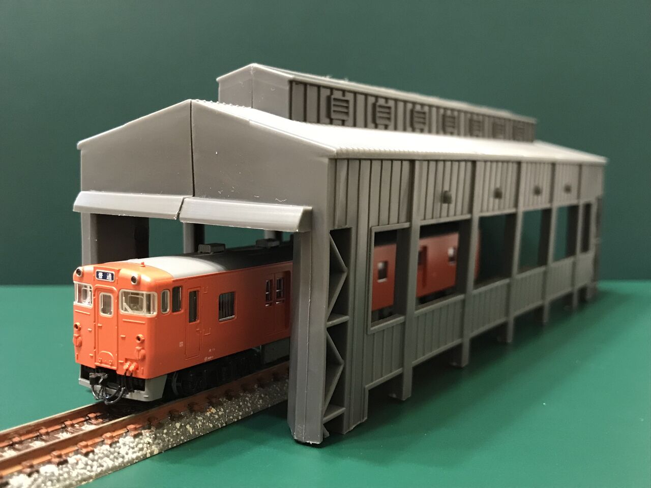 ダイソー・プチ電車「車庫」の低屋根化。 : エヌゲ道 since 2015 ～N
