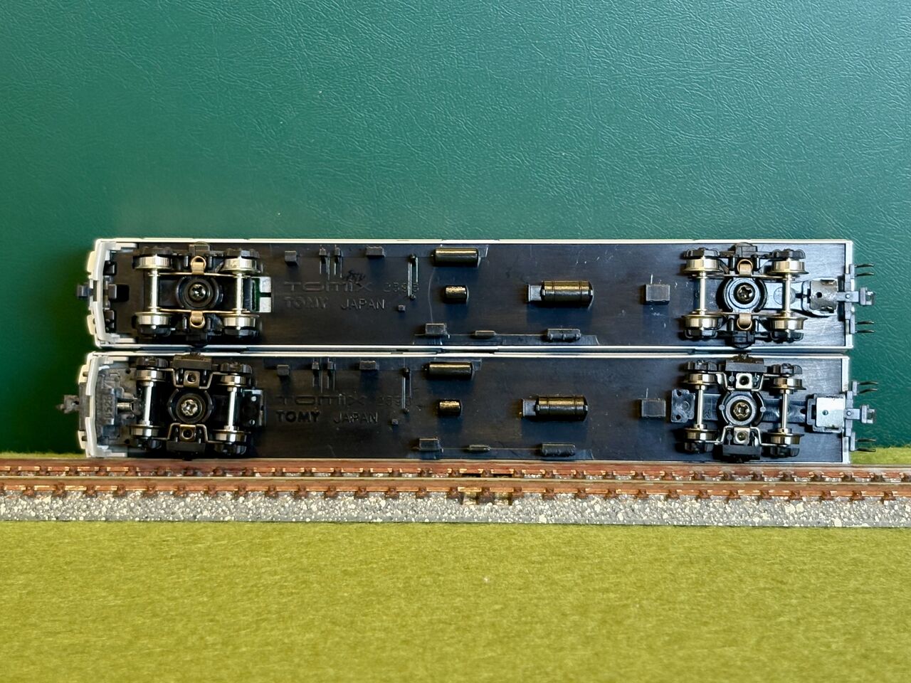 トミックスの「211系」と「415系1500番台」を並べてみました