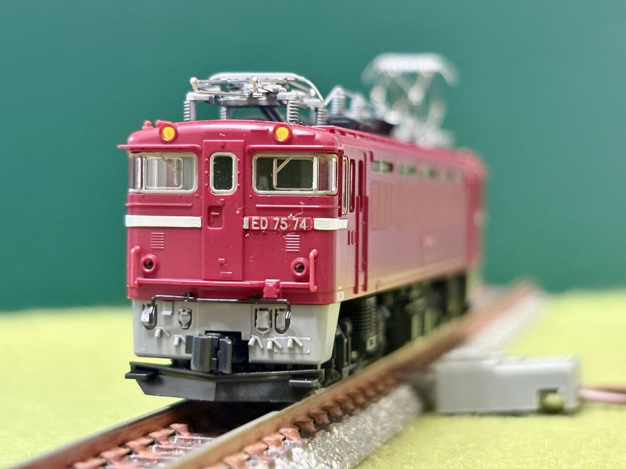 トミックスの「ED75形」とマイクロエースの「ED77-901」を並べてみまし