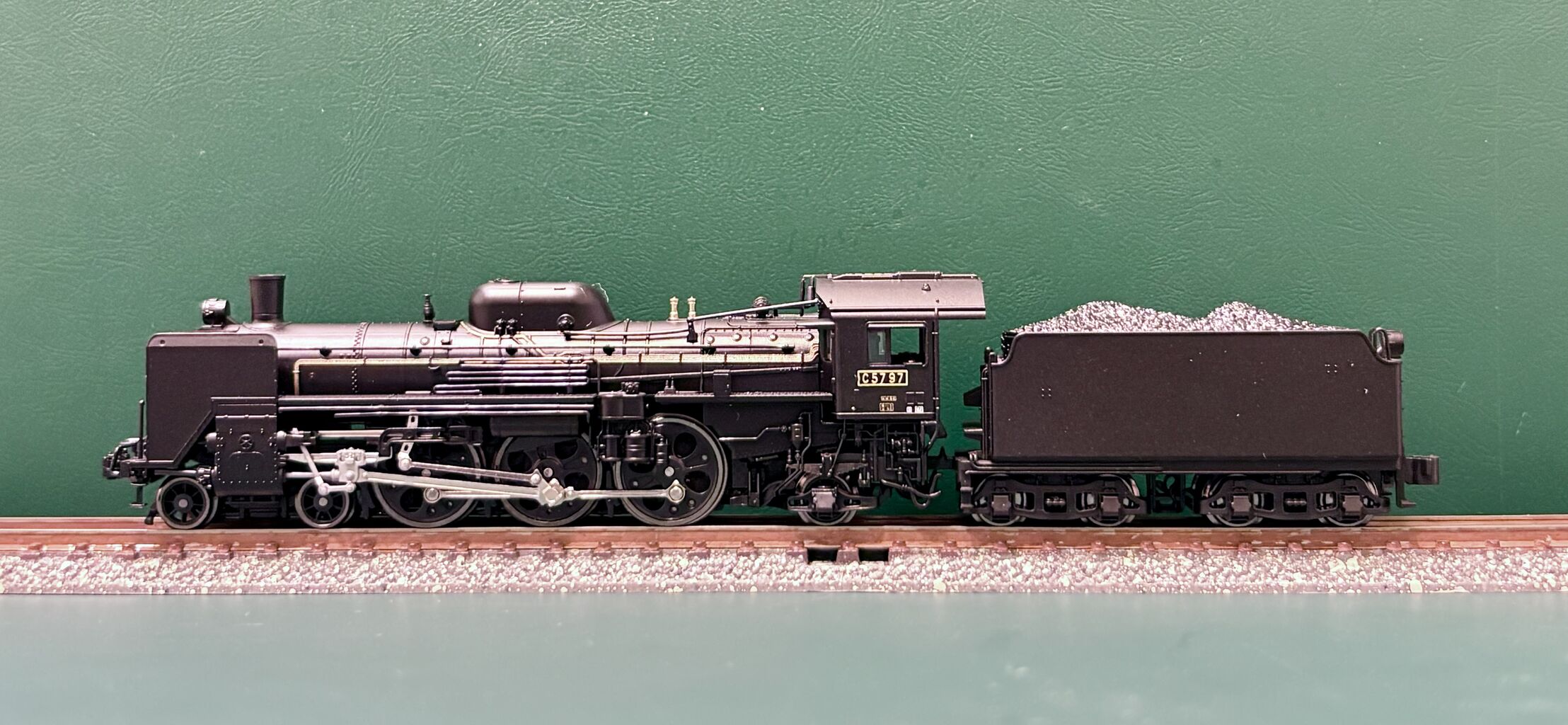 KATOの「C57 1次形」と「C59 戦後形」を並べてみました。 : エヌゲ道