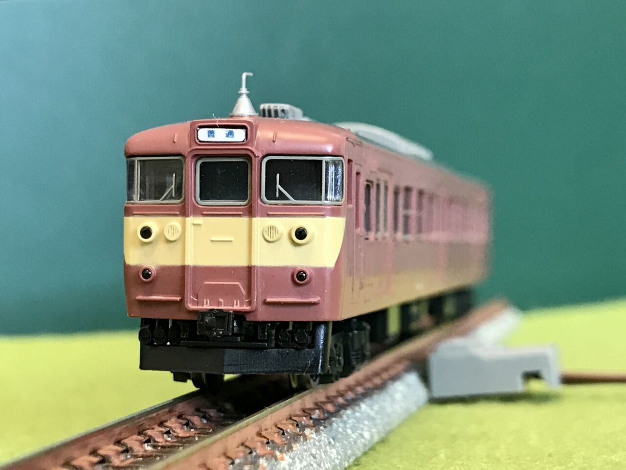 鉄道模型 Mori トミックス「415系・旧製品」のスカートをグレーに塗ってみました