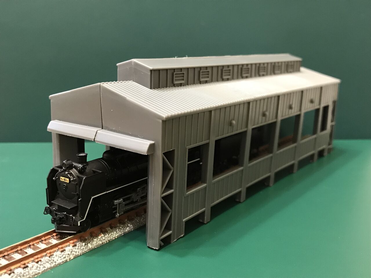 ダイソー・プチ電車「車庫」の低屋根化。 : エヌゲ道 since 2015