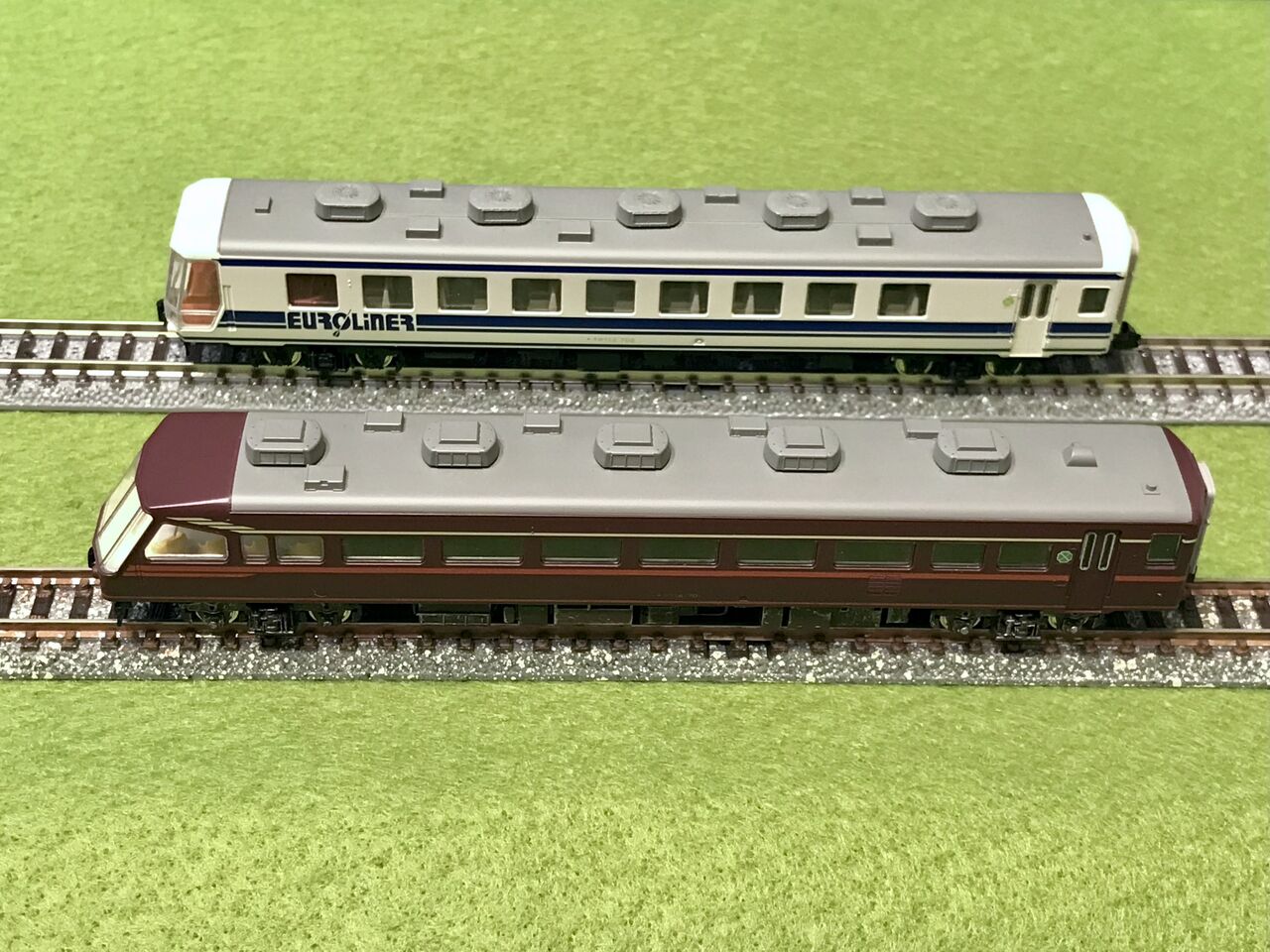 KATOの「サロンエクスプレス東京」とトミックスの「ユーロライナー」を