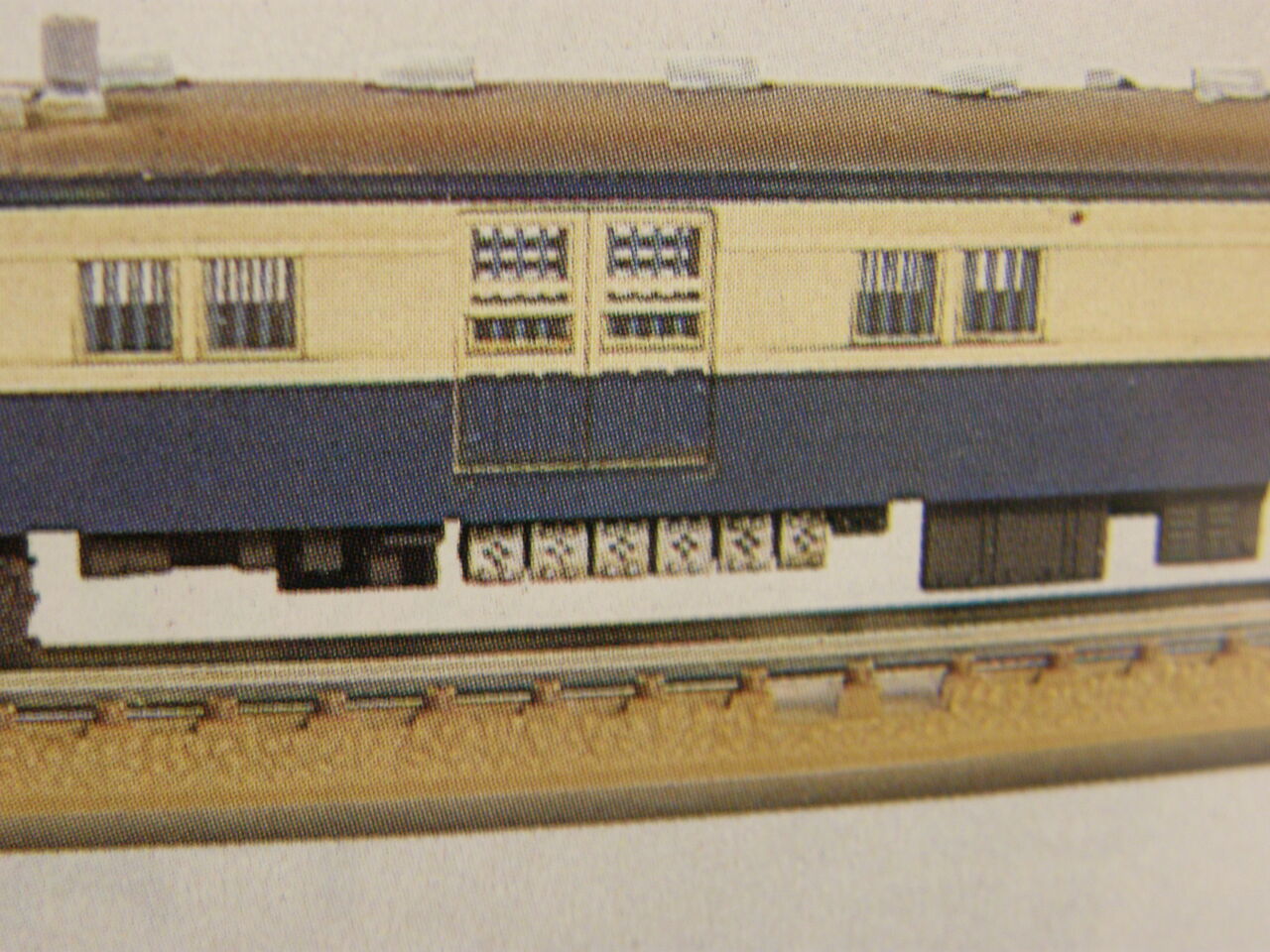 Ｎゲージ KATO KATO「クモニ83-100形」への色差し。 : エヌゲ道 since 2015