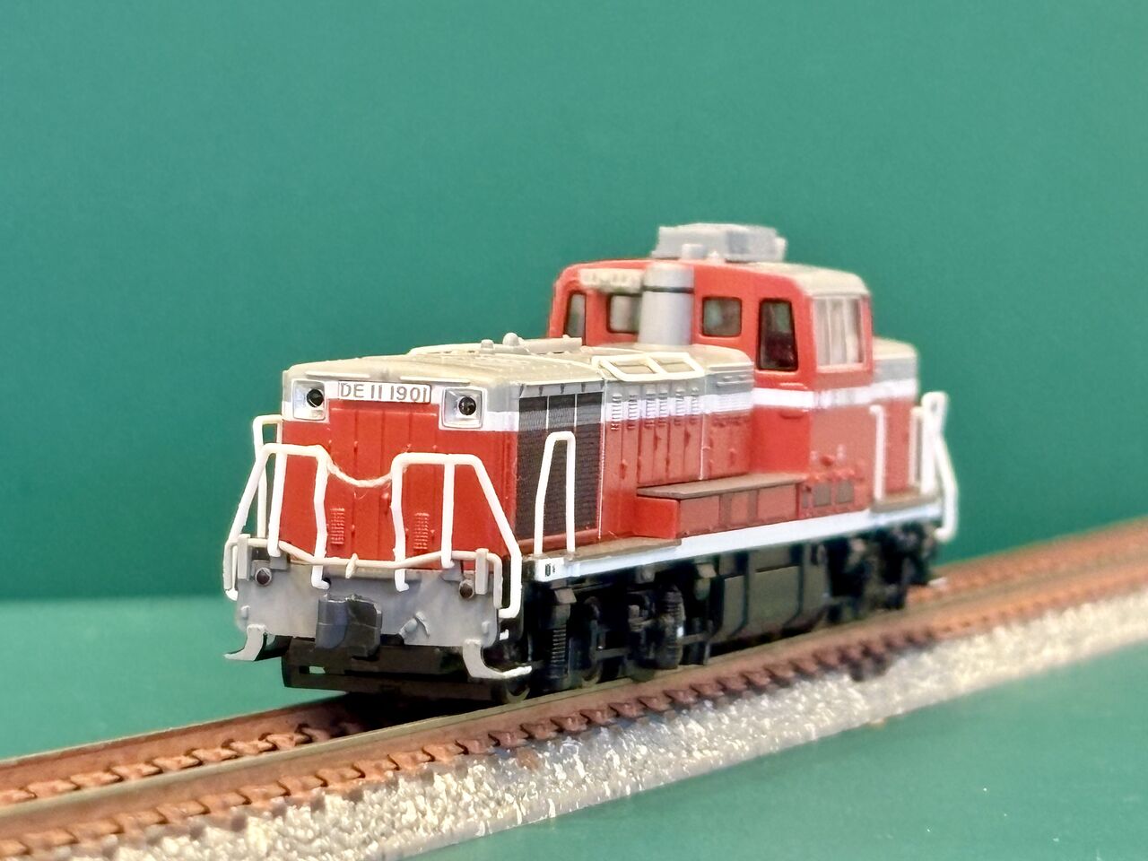 トミックスの「樽見鉄道・TDE11形」と、マイクロエースの「DE11形」を
