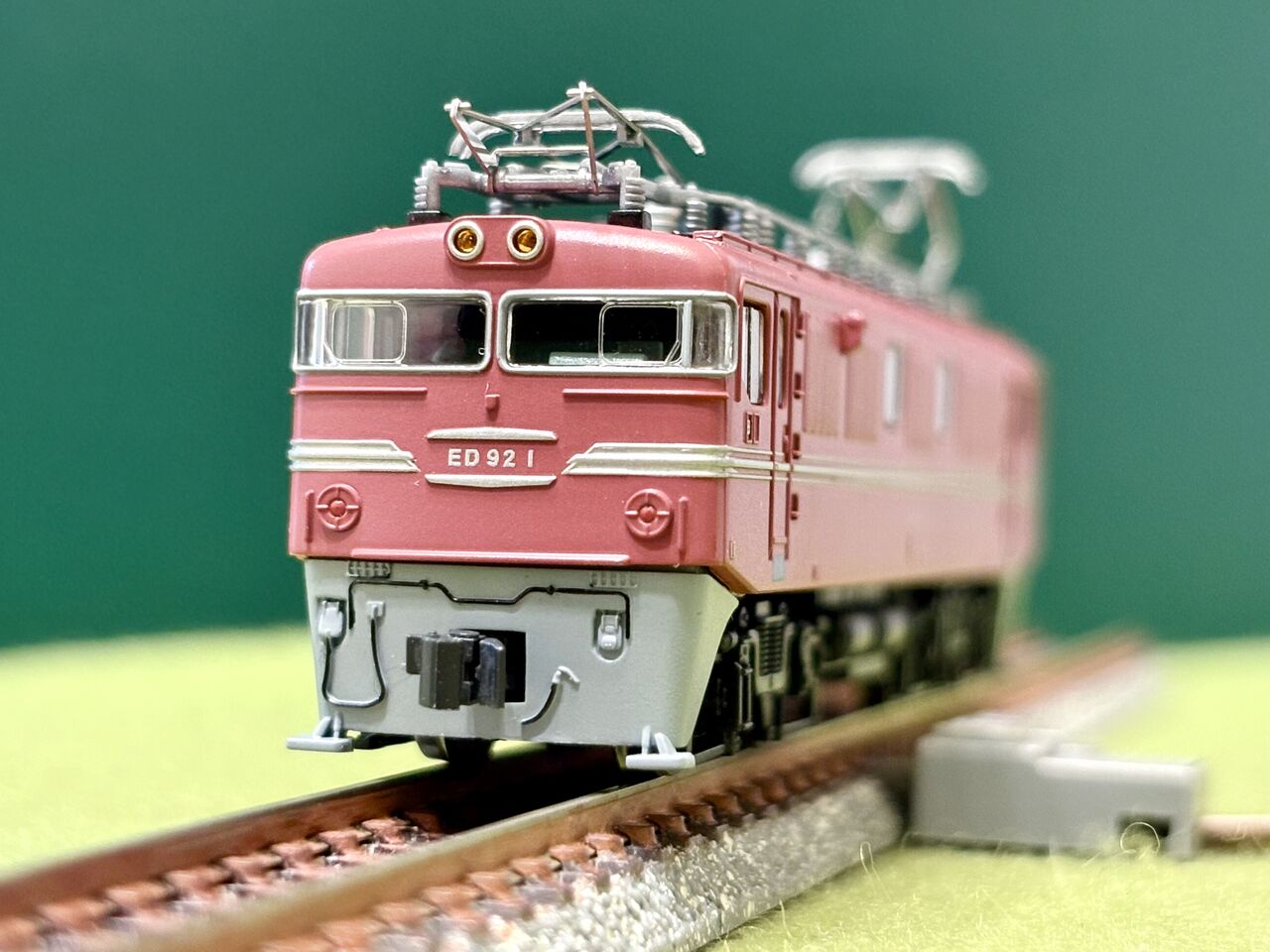 マイクロエースの「ED92形」と、KATOの「EF81形」を並べてみました