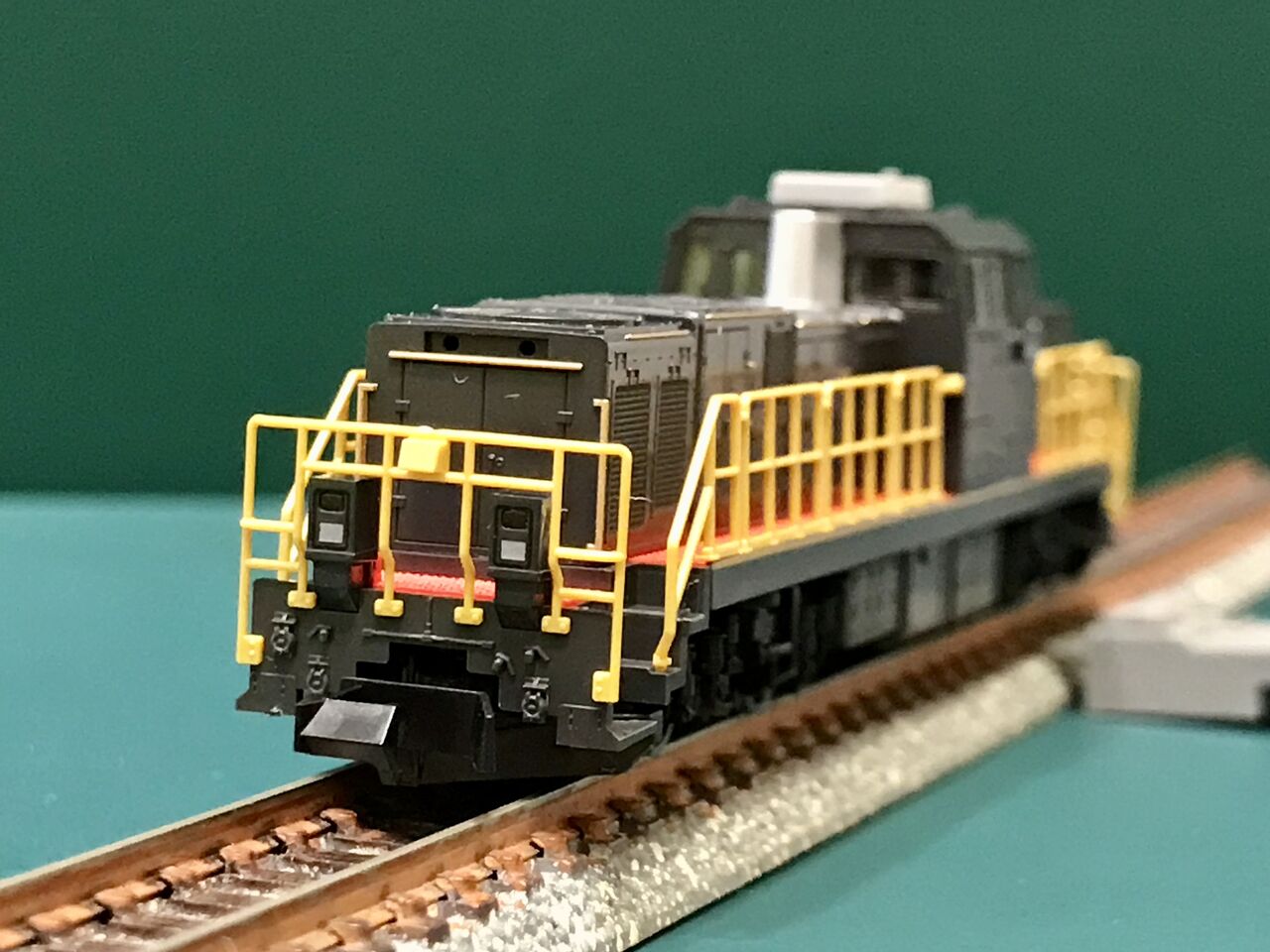 新規入線車両（トミックス DD200-700形 ディーゼル機関車）。 : エヌゲ