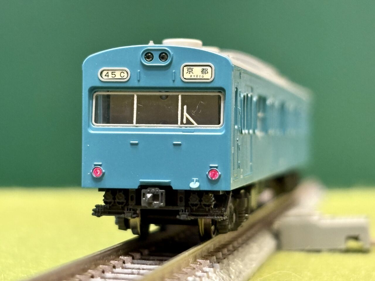 KATOの「103系」とマイクロエースの「201系」を並べてみました