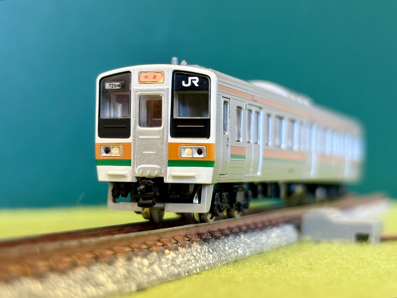 トミックスの「211系」と「415系1500番台」を並べてみました